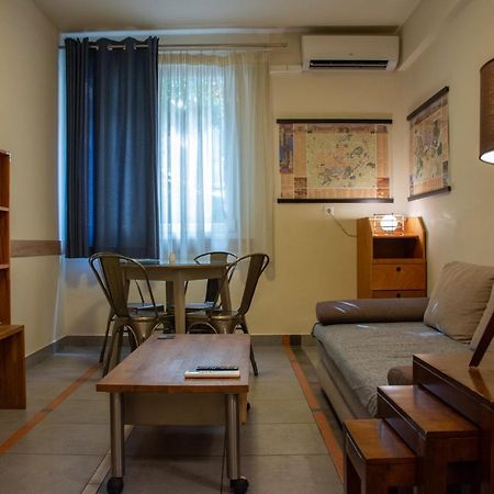 Handcrafted Unique Flat, 200M From The Acropolis Athena Bagian luar foto