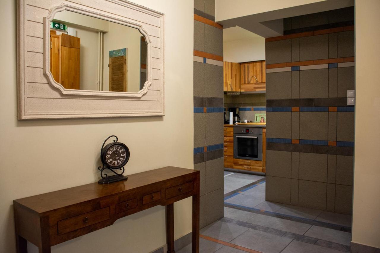 Handcrafted Unique Flat, 200M From The Acropolis Athena Bagian luar foto